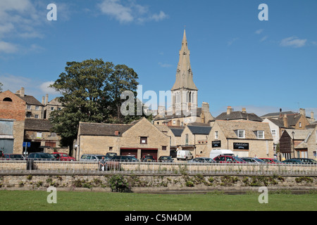 Chiesa di Santa Maria da vicino al fiume Welland a Stamford, Lincolnshire, Regno Unito. Foto Stock