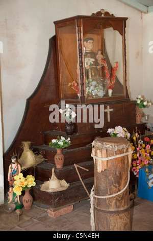 Cuba Trinidad. Un Santuario di Sant'Antonio, San Antonio, che rappresenta il dio africano Ogun. Christian-African sincretismo. Foto Stock