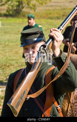 La guerra civile americana rievocazione storica è un tentativo di ricreare la comparsa di una particolare battaglia o altro evento. Foto Stock