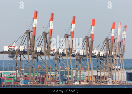 La Maher terminali terminale per container nel porto Newark-Elizabeth Terminale Marino sulla baia di Newark. Foto Stock