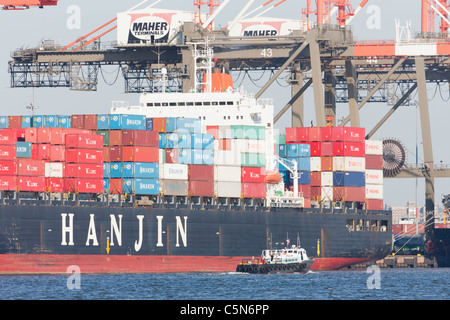 Hanjin contenitore nave 'Malta' ancorata al Maher terminali terminale per container nel porto Newark-Elizabeth Terminale Marino. Foto Stock