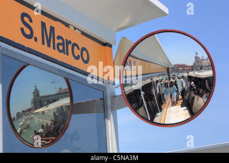 Fermata del Vaporetto di San Marco, Venezia, Italia Foto Stock