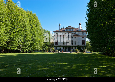 L'Italia,Veneto, Malcontenta di Mira, vista dal giardino di Villa Foscari posteriore (La Malcontenta), l'architetto Andrea Palladio. Foto Stock