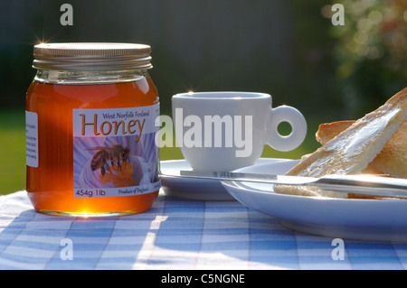 Il miele in inglese sul tavolo per la colazione Foto Stock