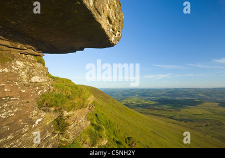 Vista dal fieno Bluff. La Montagna Nera. Brecon Beacon National Park. La contea di Powys. Il Galles. Regno Unito. Foto Stock