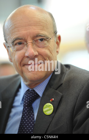 Alain Juppé, ministro degli Affari Esteri e il Sindaco di Bordeaux e a Vinexpo 2011. Bordeaux, Francia. Foto Stock