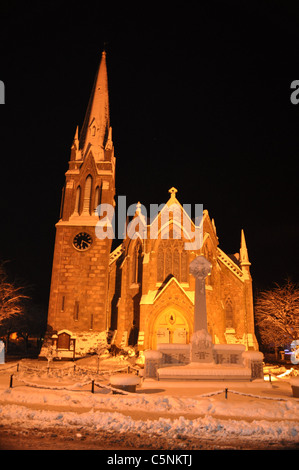 La vita del villaggio dopo la tempesta di neve, Ballater, Royal Deeside, Scozia. Foto Stock