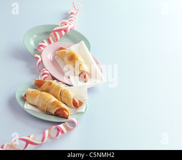 Salsicce viennesi avvolto in pasta sfoglia Foto Stock