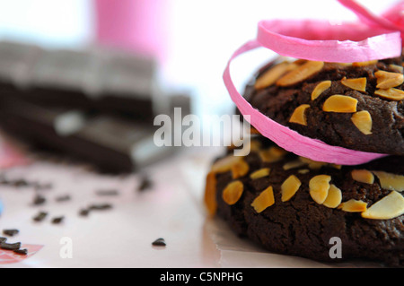 Tripla biscotti al cioccolato con mandorle Foto Stock