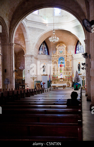 Cuba, La Habana. Altare, Iglesia de la Caridad del Cobre, dedicata a Cuba il santo patrono di Nostra Signora della Carità. Foto Stock