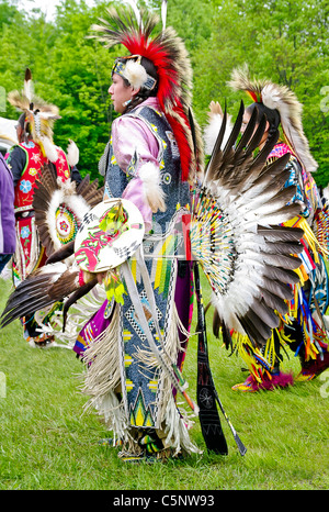 Danzatori Aborigeni in piena di vestire. Foto Stock