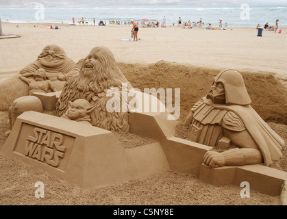 Star Wars la scultura di sabbia sulla spiaggia in Spagna Foto Stock