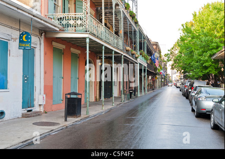 Tipica scena di strada nel Quartiere Francese di New Orleans. Foto Stock