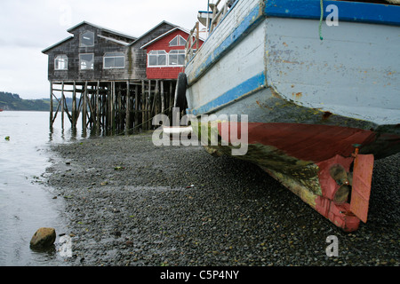 "Palafitos' case, case su palafitte in aree più povere di Castro, Isola di Chiloe, Cile, Sud America Foto Stock