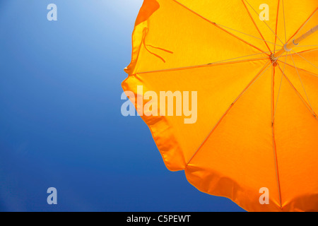 Pantina parasole contro un cielo blu Foto Stock