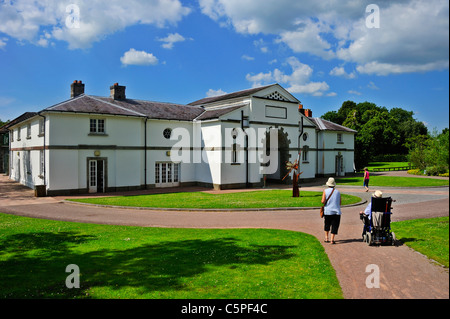 Il negozio di articoli da regalo e sala da tè presso il Welsh Giardini botanici nazionali'. Una volta che il blocco stabile di Middleton Hall Foto Stock