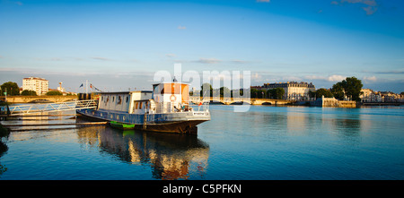 Ponte sul fiume Adour a Bayonne, Aquitaine, Francia Foto Stock