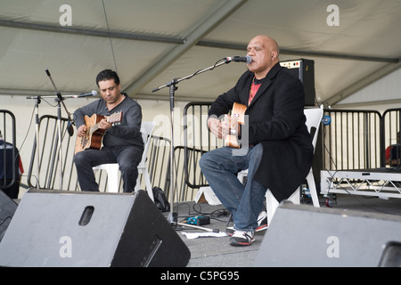 Aborigeni Australiani cantante e cantautore, Archie Roach, effettuando al Bassendean Family Day, NAIDOC Week 2011. Foto Stock