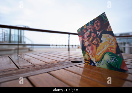 Un menu da bar sul ponte 8, Queen Mary 2 Ocean Liner. Foto Stock