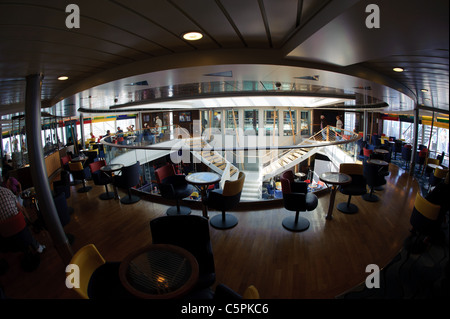 Bar della zona principale in Brittany Ferries mv Pont Aven Foto Stock