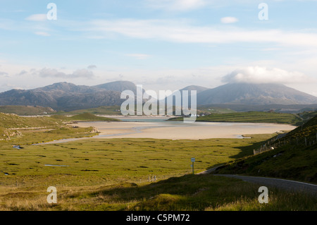 Traigh Uige e Mealaisbhal sulla costa occidentale dell'isola di Lewis nelle Ebridi Esterne. Foto Stock