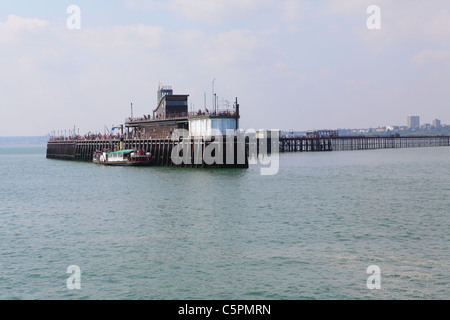 La Waverley Battello a vapore a fianco di Southend Pier, estuario del Tamigi, Essex, Regno Unito Foto Stock