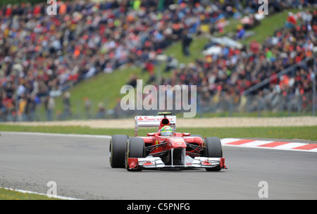 Felipe Massa (BRA), Ferrari davanti la folla al tedesco di Formula One Grand Prix sul circuito Nürburgring racetrack in Germania Foto Stock