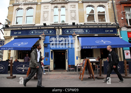 Un'O'Neill's bar di Soho, London, England, Regno Unito Foto Stock