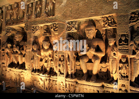 Grotte, monastero buddista (V secolo), il sito Patrimonio Mondiale dell'UNESCO, Ajanta, India Foto Stock