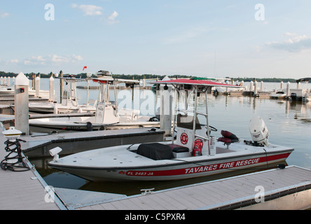 Fire la barca di salvataggio Tavares, Florida USA Seaport Aeroporto Lakeport Foto Stock