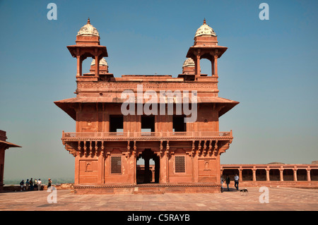 Il Diwan-i-Khas, sala dell'udienza privata nella città di Fatehpur Sikri costruito dall imperatore Mughal Akbar Foto Stock