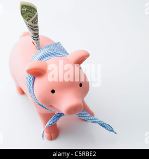 Salvadanaio con carta moneta Foto Stock