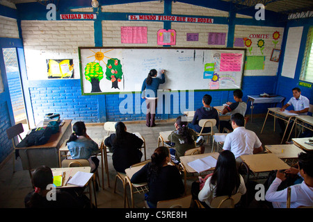 La Scuola media nel Canton Las Pilas, San Ignacio, Chaltenango Reparto, El Salvador Foto Stock