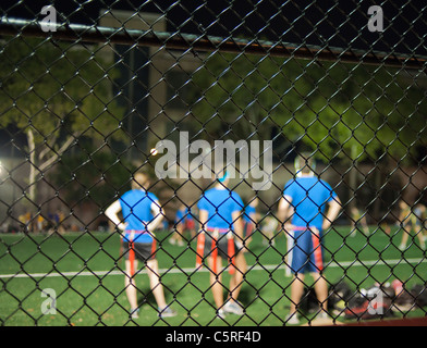 Squadre giocare bandiera calcio in Chelsea Park a New York il giovedì, 28 luglio 2011. (© Richard B. Levine) Foto Stock