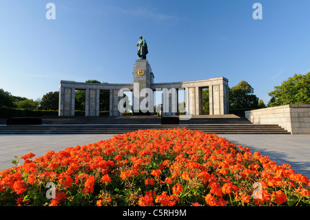 Guerra sovietica Memorial nel parco Tiergarten di Berlino, Germania, Europa Foto Stock