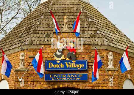 Architettura e i negozi del villaggio olandese di attrazione turistica in Olanda, Michigan, Stati Uniti d'America. Foto Stock