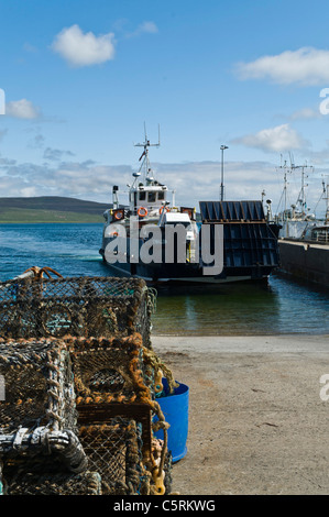 Dh Rousay TINGWALL traghetti Orkney Ferry MV Eynhallow arrivando Tingwall rampa porto regno unito Foto Stock