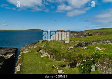 dh Midhowe Broch ROUSAY ORKNEY Midhowe Età del ferro Torre di pietra arenaria della griglia Isole della scozia Broch scozzesi Foto Stock