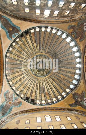 La cupola, Ayasofya (Hagia Sophia) cattedrale e moschea, Istanbul, Turchia Foto Stock