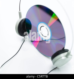 Un auricolare su CD Foto Stock