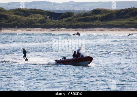 Sci nautico Beadnell harbour REGNO UNITO Foto Stock