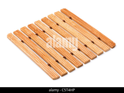 Square, trivet in legno isolato su sfondo bianco Foto Stock