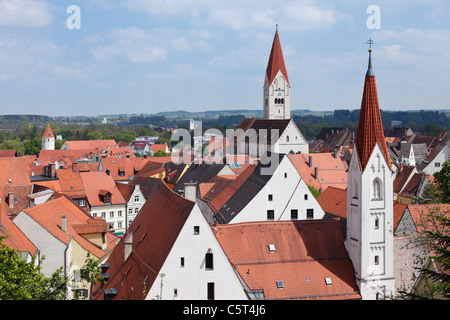 In Germania, il Land della Baviera e della Svevia, Algovia orientale Kaufbeuren, vista di San Martino la chiesa e la chiesa abbaziale Foto Stock