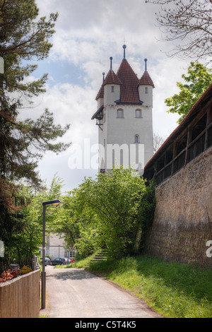 In Germania, il Land della Baviera e della Svevia, Algovia orientale Kaufbeuren, vista della torre e la parete della città Foto Stock