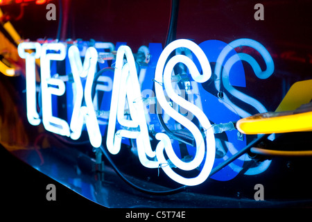 Stati Uniti d'America, Texas, Dallas, illuminati segni al neon Foto Stock