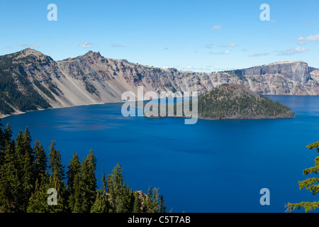 Wizard Island e il Parco nazionale di Crater Lake, Oregon, Stati Uniti d'America Foto Stock