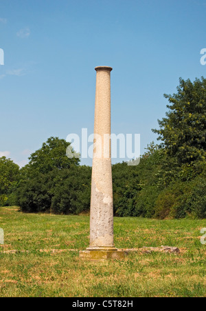 Colonna romana della rovina dei nemesi tempio a Scarbantia parco archeologico, Bécsi domb, Sopron, Ungheria Foto Stock