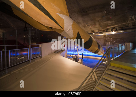 Presenta all'interno della cupola in calcestruzzo di La Coupole II guerra mondiale museo nel nord della Francia a Helfault, vicino a St Omer Foto Stock
