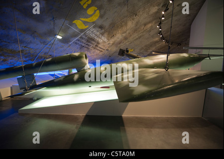 Presenta all'interno della cupola in calcestruzzo di La Coupole bunker II guerra mondiale museo nel nord della Francia a Helfault, vicino a St Omer Foto Stock