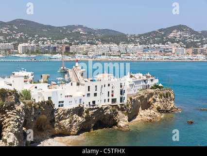 Ibiza, Isole Baleari, Spagna - Ibiza città, vista del porto dalla mura del castello Foto Stock